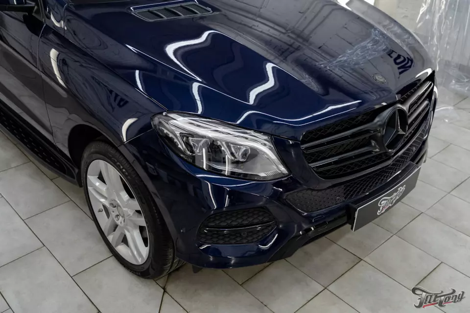 Mercedes GLE400. Восстановительная полировка с нанесением керамики на ЛКП и кожу, а также антихром!
